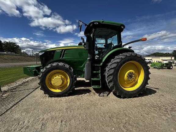 Image of John Deere 7230R equipment image 1