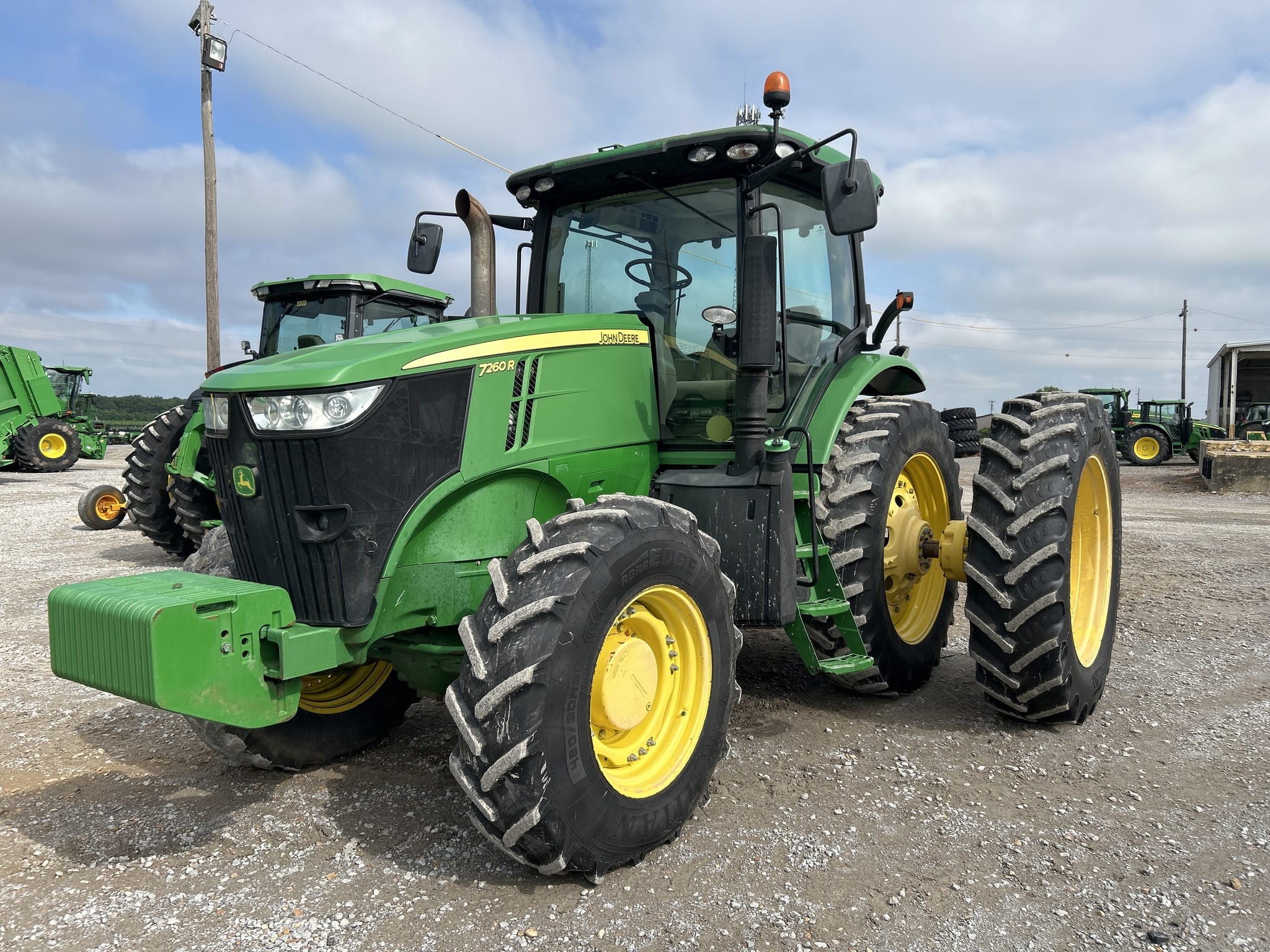 2012 John Deere 7260R Image