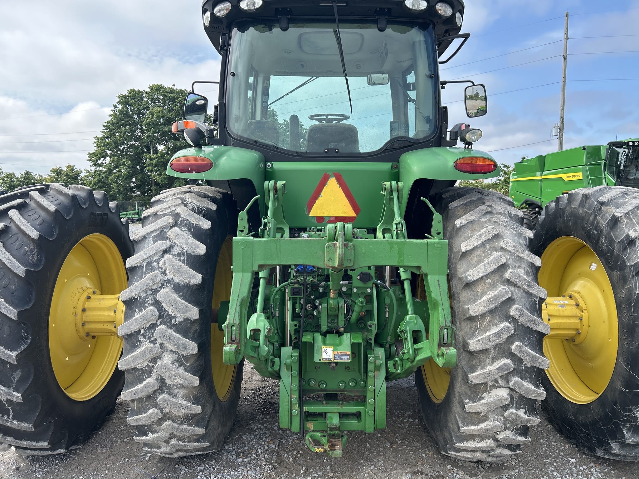 2012 John Deere 7260R Equipment Image0