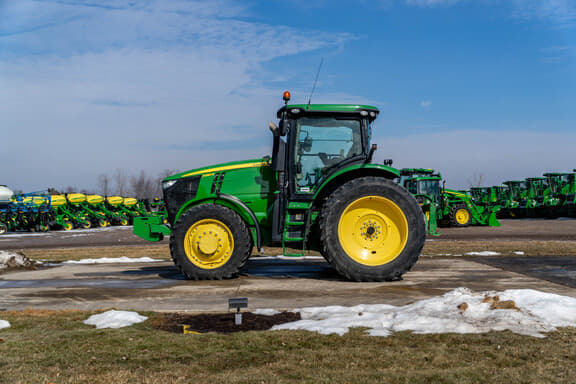 Image of John Deere 7260R equipment image 1