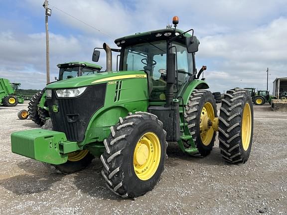 Image of John Deere 7260R equipment image 1