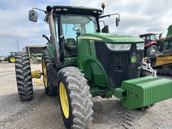 2012 John Deere 7260R Equipment Image0