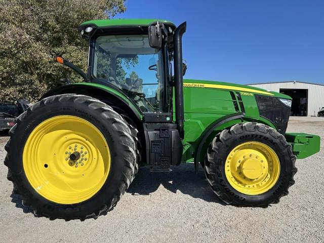 Image of John Deere 7260R equipment image 3