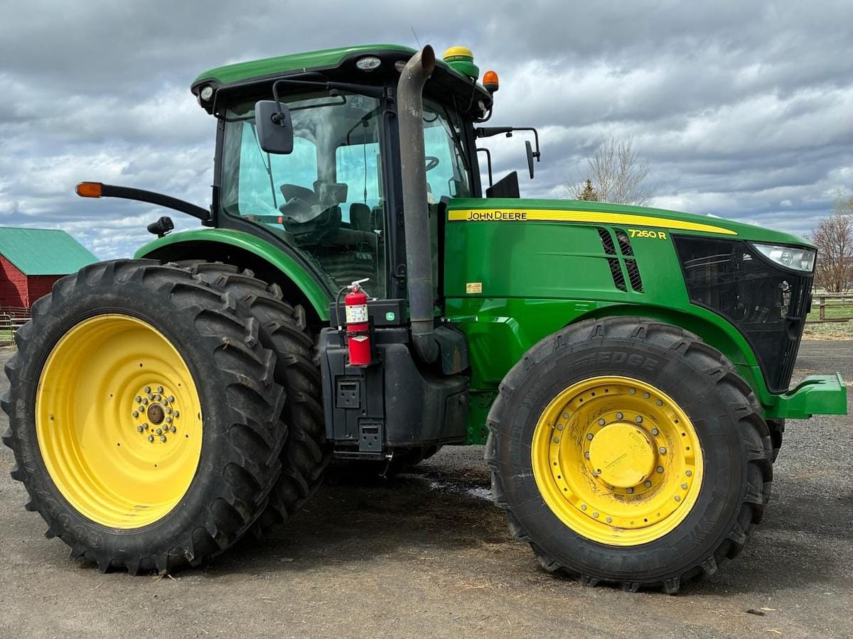 2012 John Deere 7260R Equipment Image0