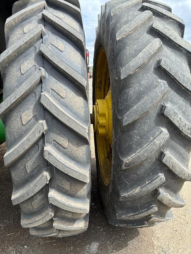 Image of John Deere 7260R equipment image 3