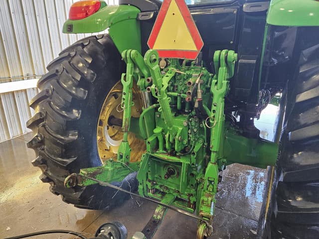 Image of John Deere 7330 equipment image 4