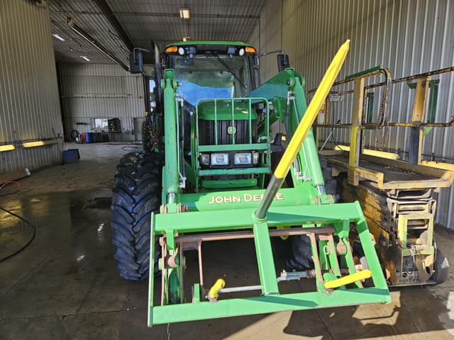 Image of John Deere 7330 equipment image 3