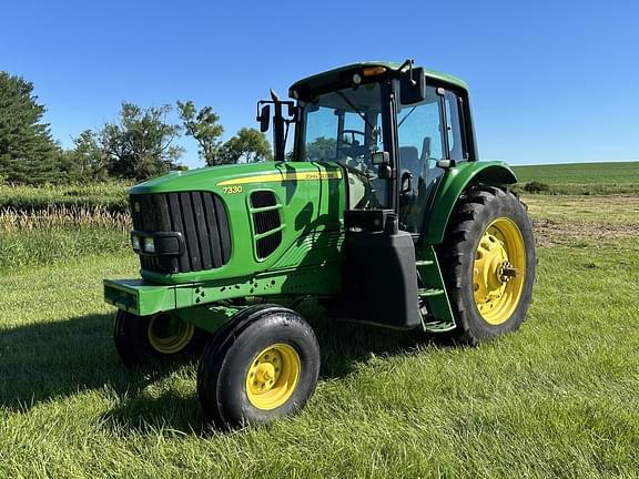 Image of John Deere 7330 Primary image