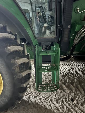Image of John Deere 7330 equipment image 4