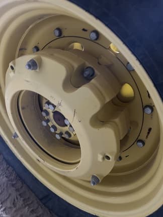 Image of John Deere 7330 equipment image 3