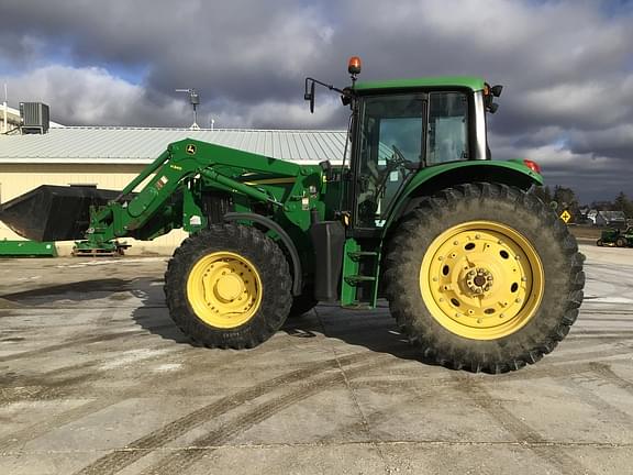 Image of John Deere 7330 equipment image 3