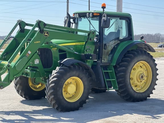 Image of John Deere 7330 equipment image 2