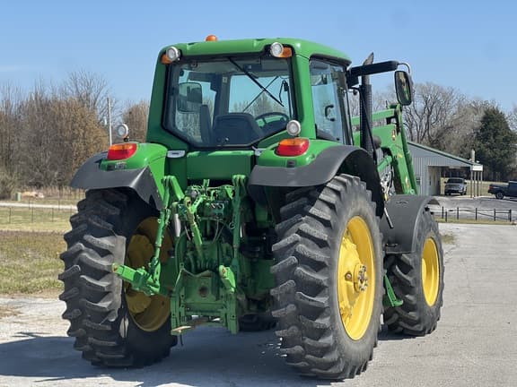 Image of John Deere 7330 equipment image 4