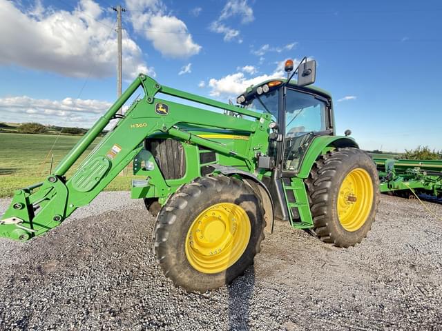 Image of John Deere 7330 equipment image 2