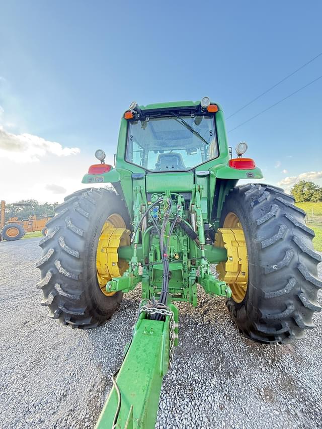 Image of John Deere 7330 equipment image 3