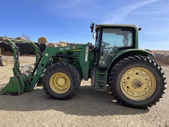 Image of John Deere 7330 equipment image 1