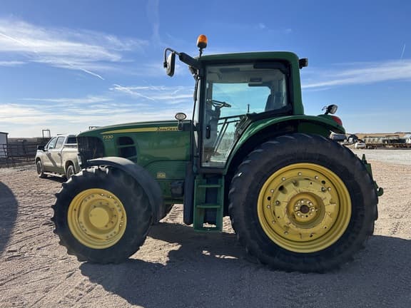 Image of John Deere 7330 equipment image 3