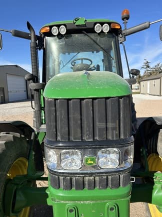Image of John Deere 7330 equipment image 2