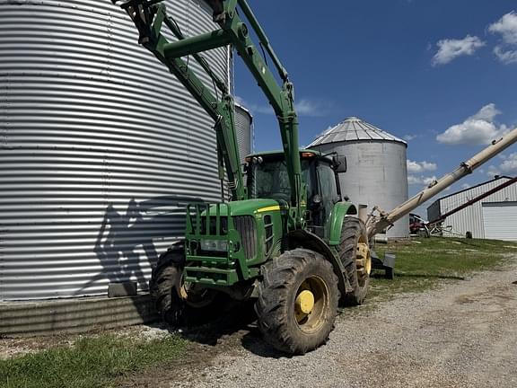 Image of John Deere 7330 equipment image 1