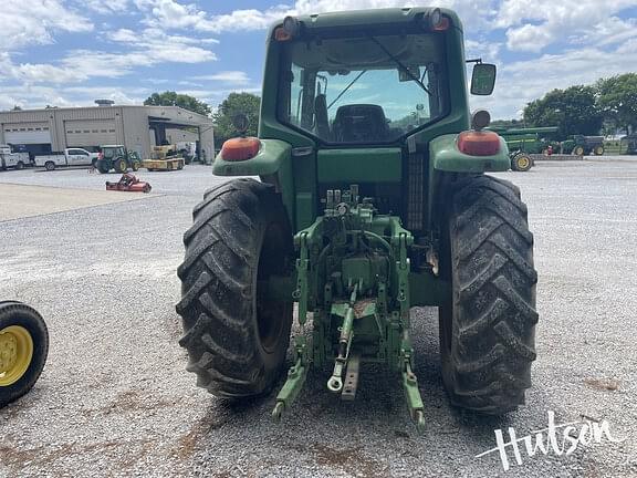 Image of John Deere 7330 equipment image 3