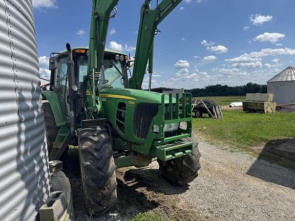 Image of John Deere 7330 equipment image 4