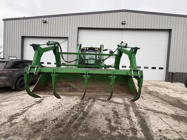 Image of John Deere 7330 equipment image 2