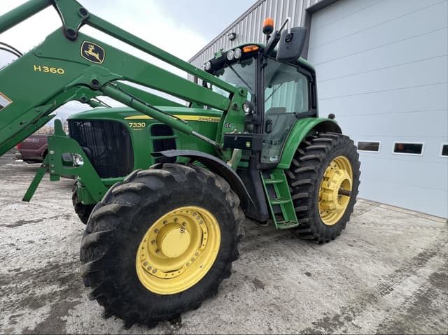 Image of John Deere 7330 equipment image 1
