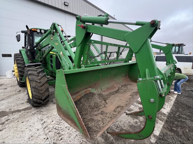 Image of John Deere 7330 equipment image 4