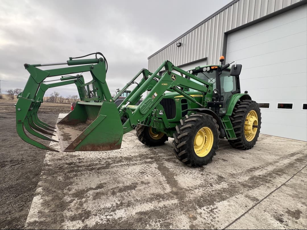 Image of John Deere 7330 Primary image