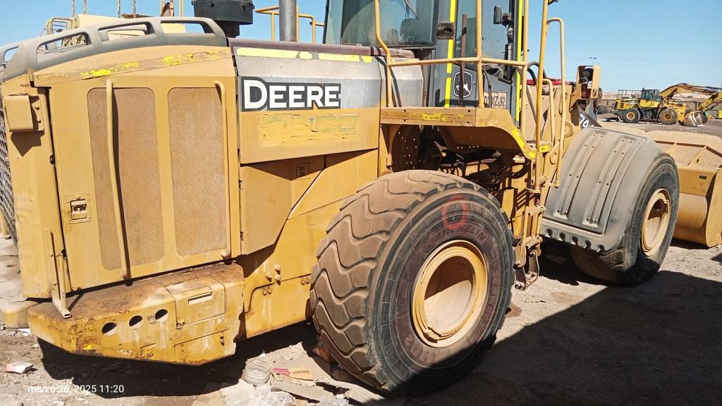 Image of John Deere 744K Image 1