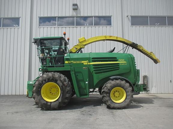 Image of John Deere 7450 equipment image 1