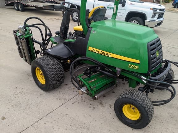 Image of John Deere 7700 equipment image 4