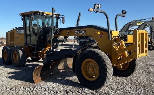 Image of John Deere 770G equipment image 2