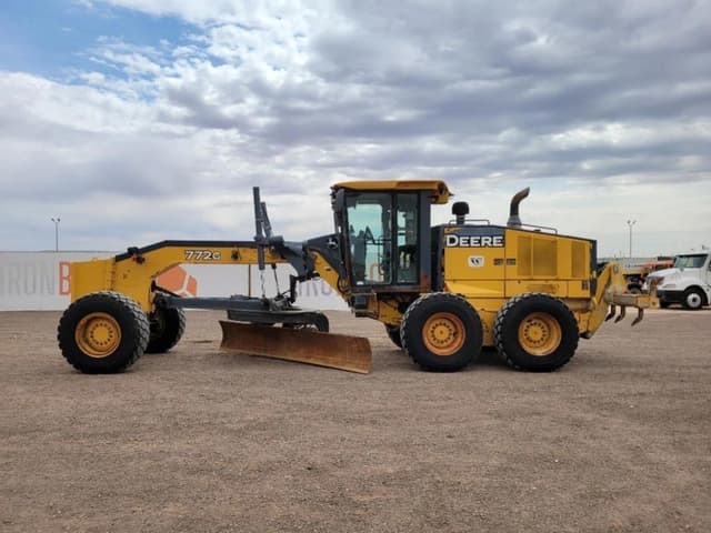 Image of John Deere 772G equipment image 1
