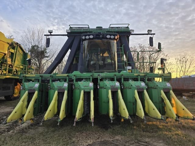 Image of John Deere 7760 equipment image 1