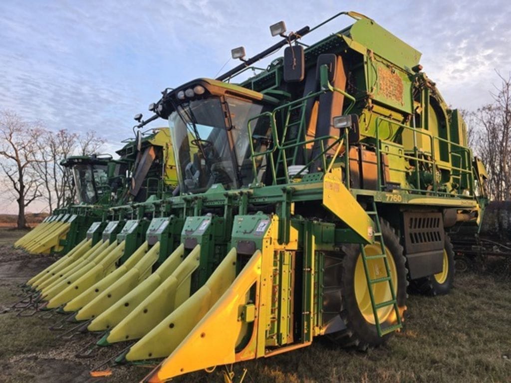 2012 John Deere 7760 Equipment Image0