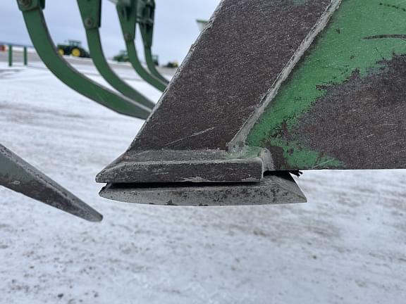 Image of John Deere Bucket Grapple equipment image 2