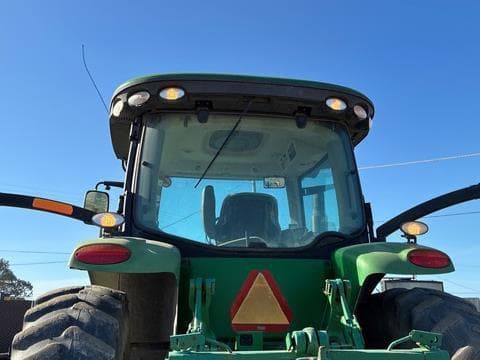 Image of John Deere 8235R equipment image 4