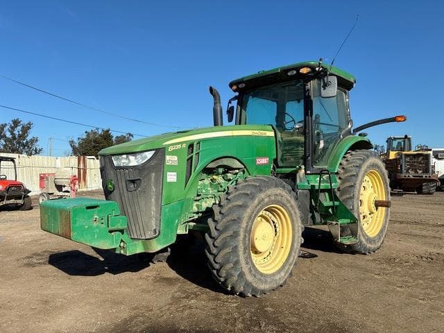 Image of John Deere 8235R equipment image 1