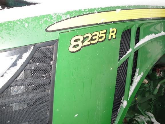 Image of John Deere 8235R equipment image 1