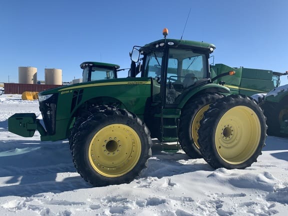 Main image John Deere 8235R
