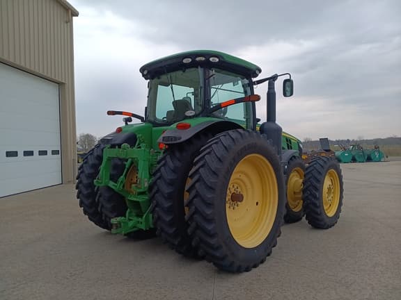 Image of John Deere 8235R equipment image 2