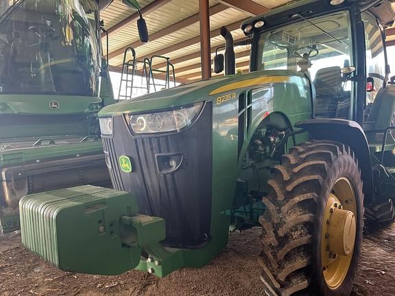 Image of John Deere 8235R equipment image 1