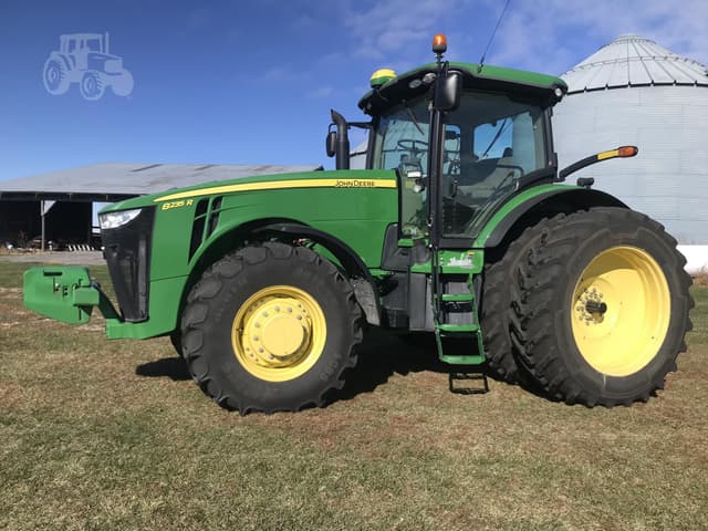 Image of John Deere 8235R equipment image 1