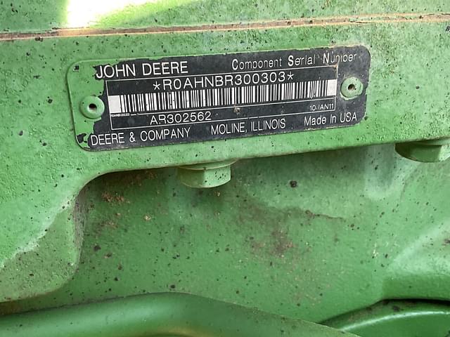 Image of John Deere 8235R equipment image 2