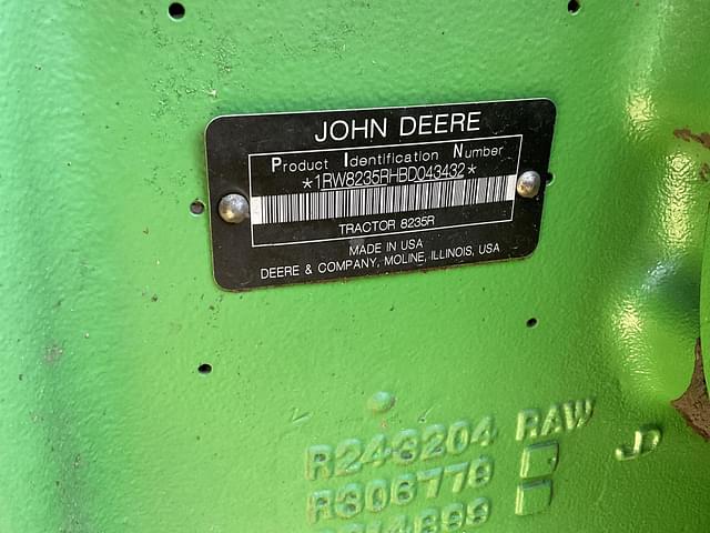 Image of John Deere 8235R equipment image 3