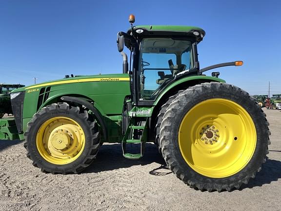 Image of John Deere 8235R equipment image 1