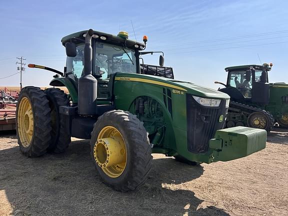 Image of John Deere 8235R equipment image 1