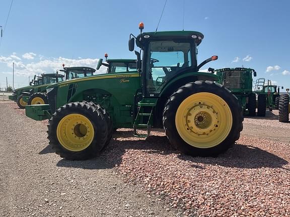 Image of John Deere 8235R equipment image 2