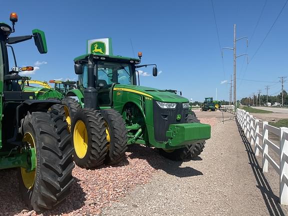 Image of John Deere 8235R Primary image